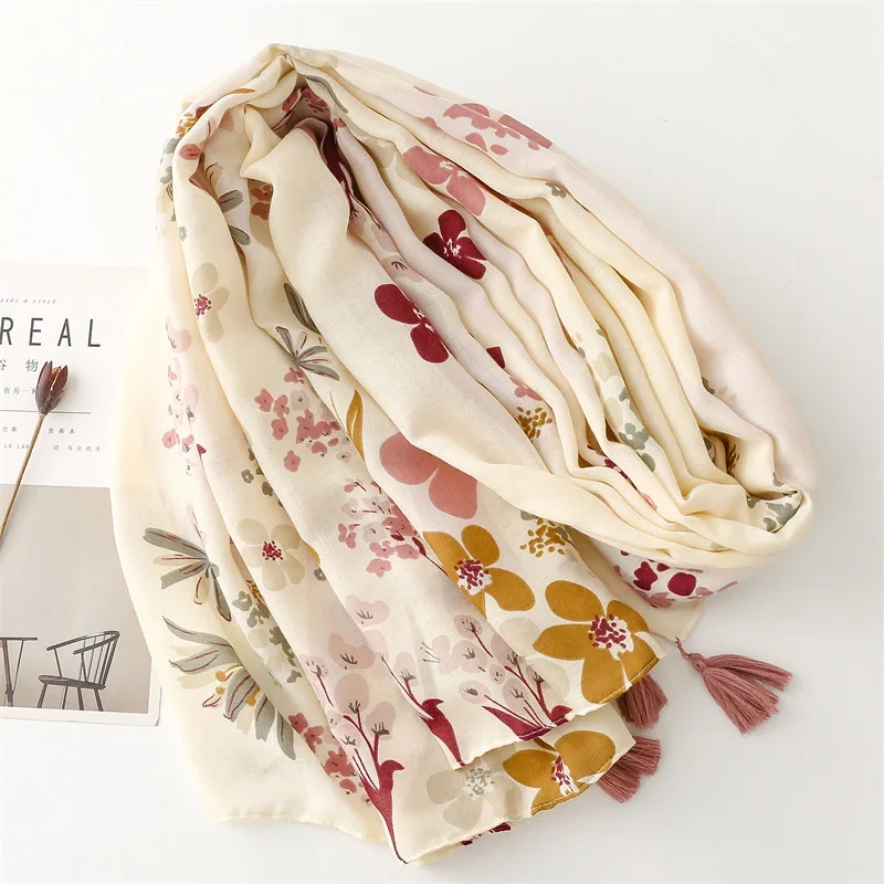 High Quality New Beige Flower Printed Cotton Scarves For Ladies Floral Pattern Cotton Head Wrap Beach Shawls Hijabs With Tassels