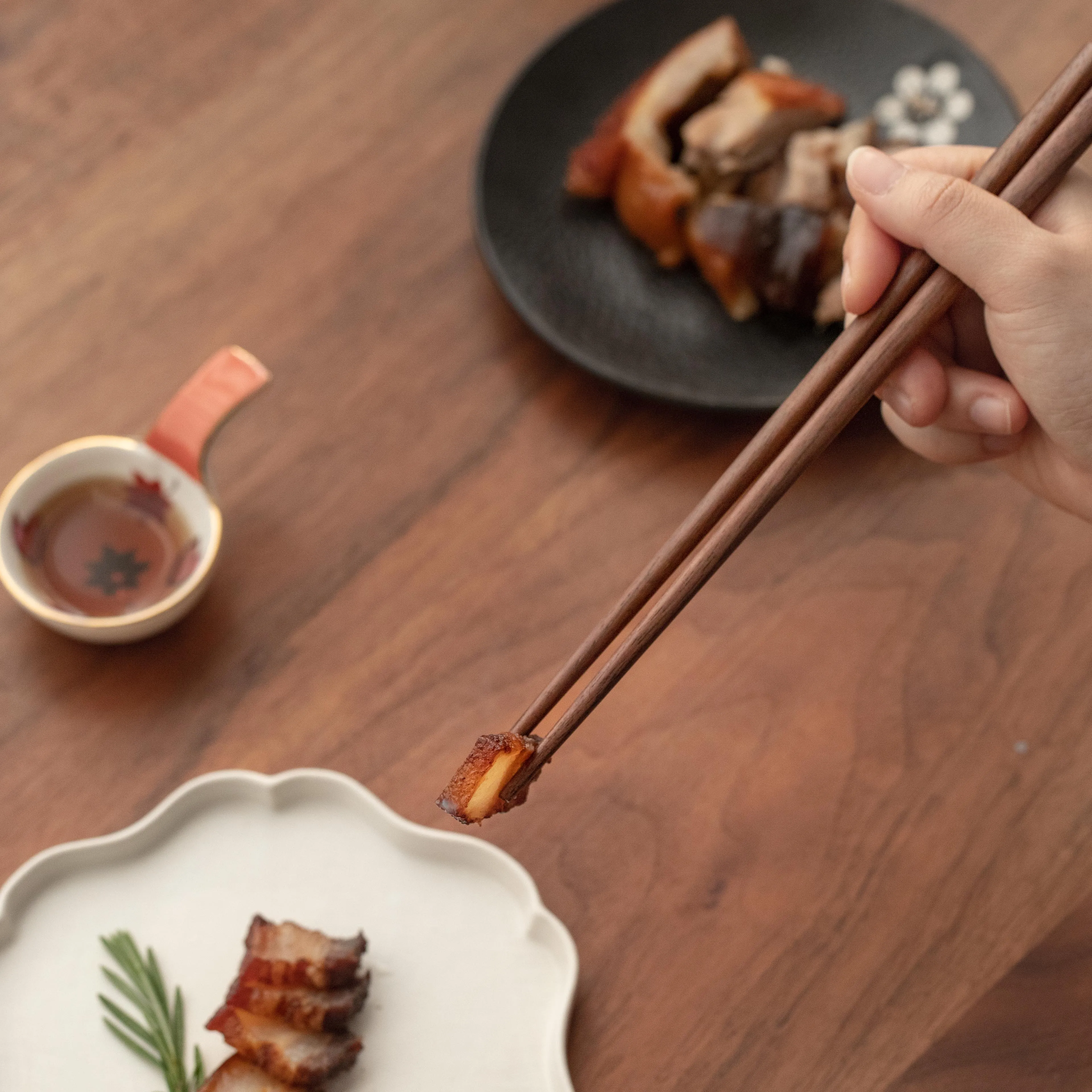 Wholesale Chinese Style 22.5 cm Eco-Friendly Design Walnut Wood Chopsticks for Home and Restaurants