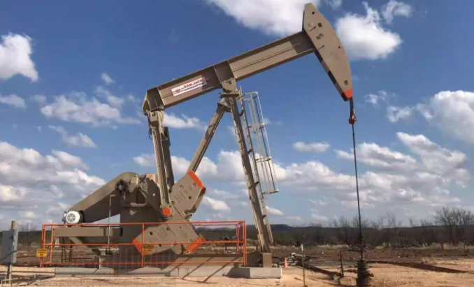 API spec nodding donkey oil wellhead pumping unit with good quality from china supplier