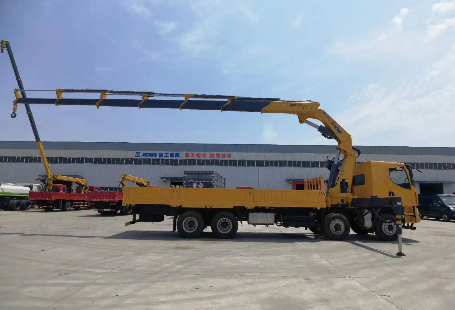 SHACMAN SINOTRUK JAC TRACTOR TRUCK MOUNTED 25 TON knuckle boom crane Truck
