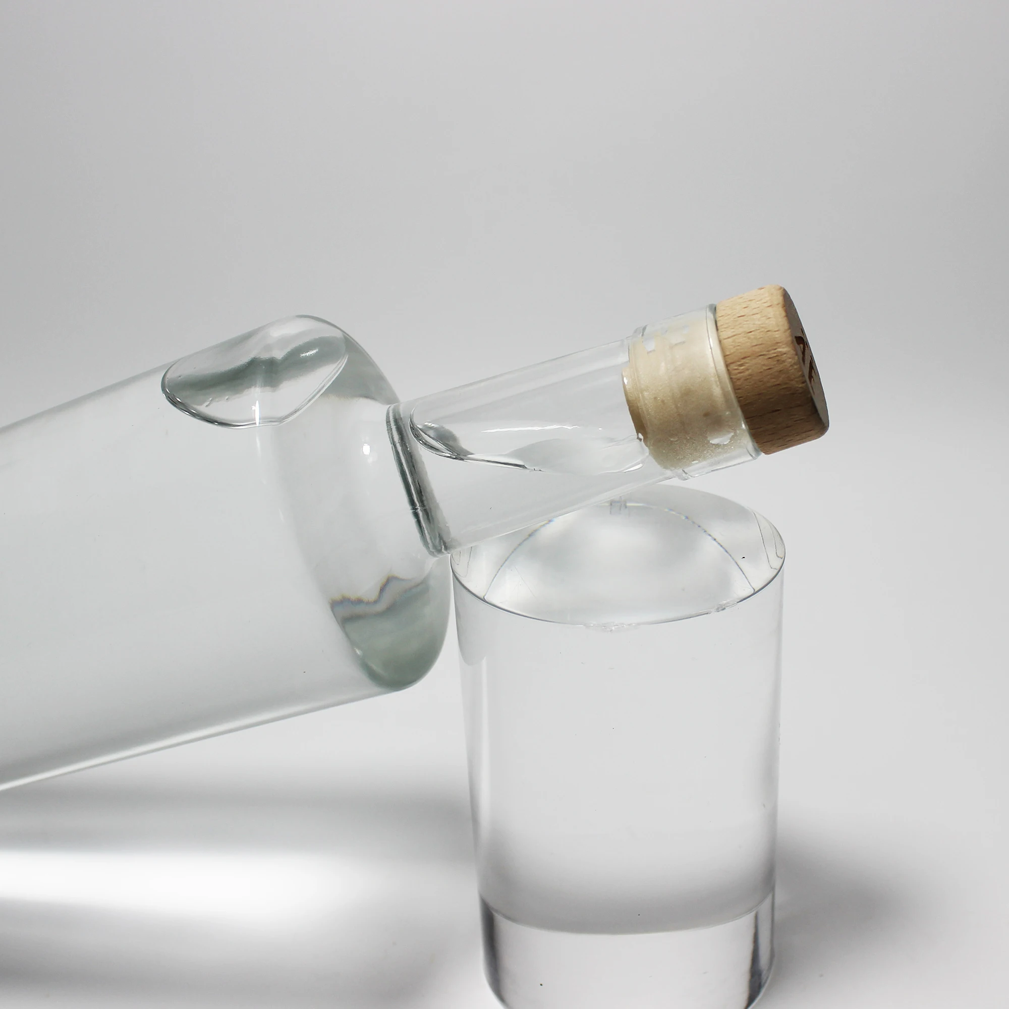Vodka glass bottle manufacture custom Flat Shoulder 750Ml Liquor vodka whiskey Spirits Glass Bottle