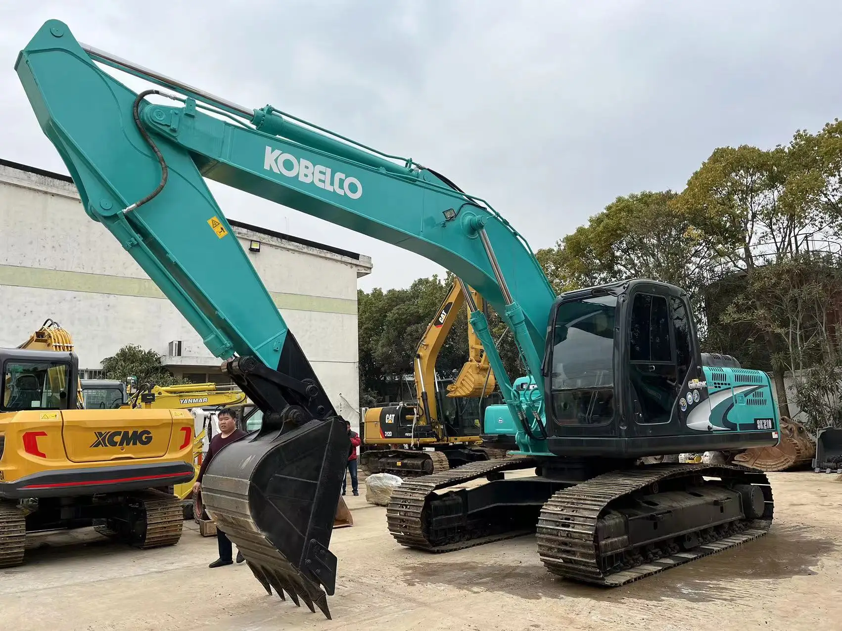 Kobelco SK210 SK200-8 Wheel Excavators 3m Bucket Capacity 20 Ton Pump Motor Core Components Used Crawler Excavators