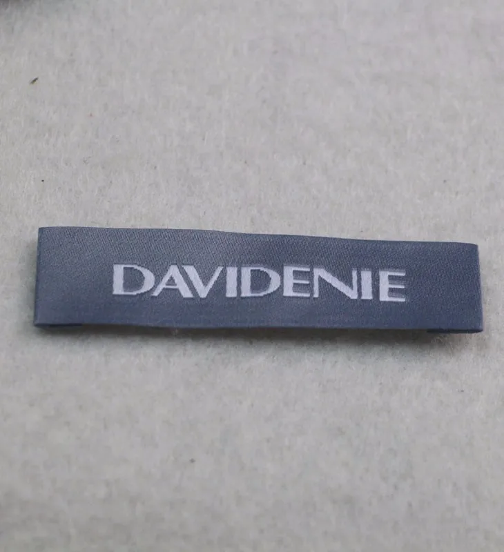 High Quality Customized Personalized Woven Labels Iron Garment Shoe Tags Sustainable Center Fold Sewn Clothing Labels Affordable