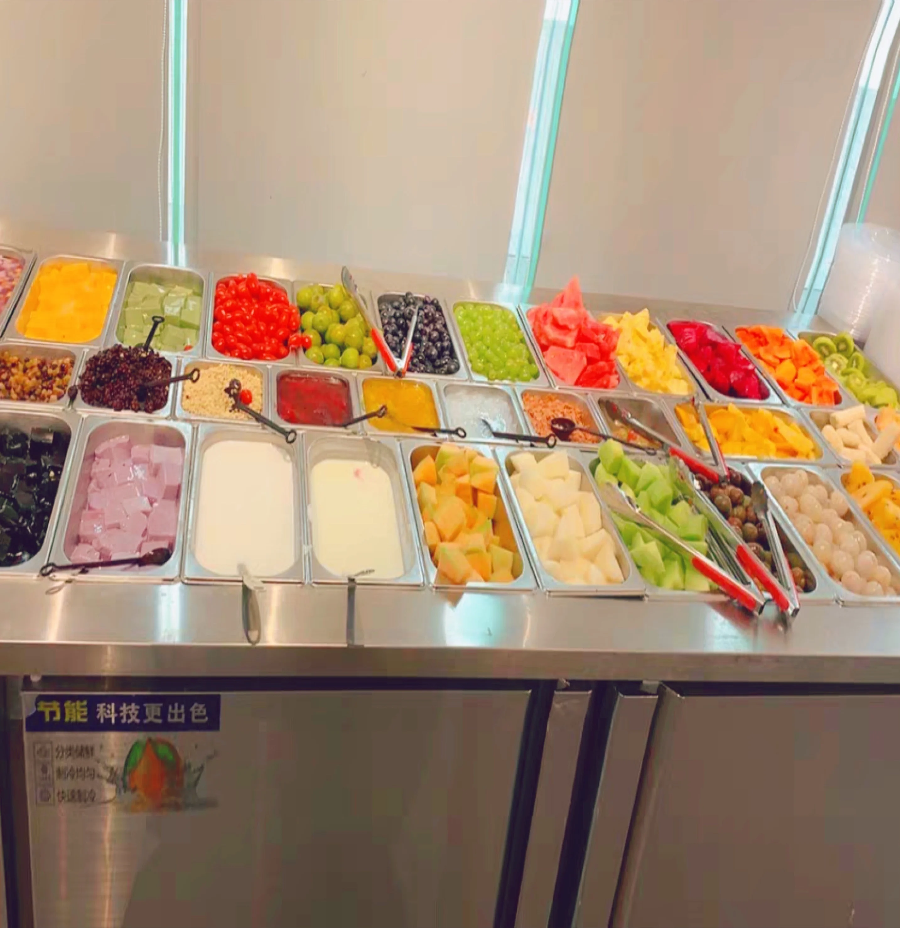 Salad table commercial slotted refrigerated fruit refrigerator freezer pizza workbench cold dish display cabinet chiller