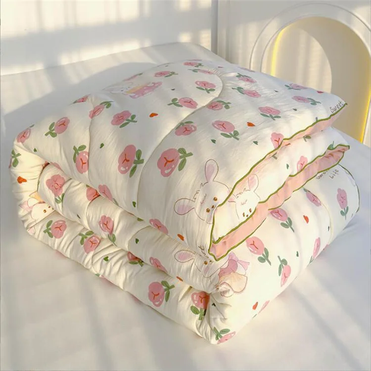 Wholesale 100% Polyester Cotton Quilt Sets Printed Knitted Dots Winter Quilt Cover Woven Skin Friendly Fabric Polyester Filling