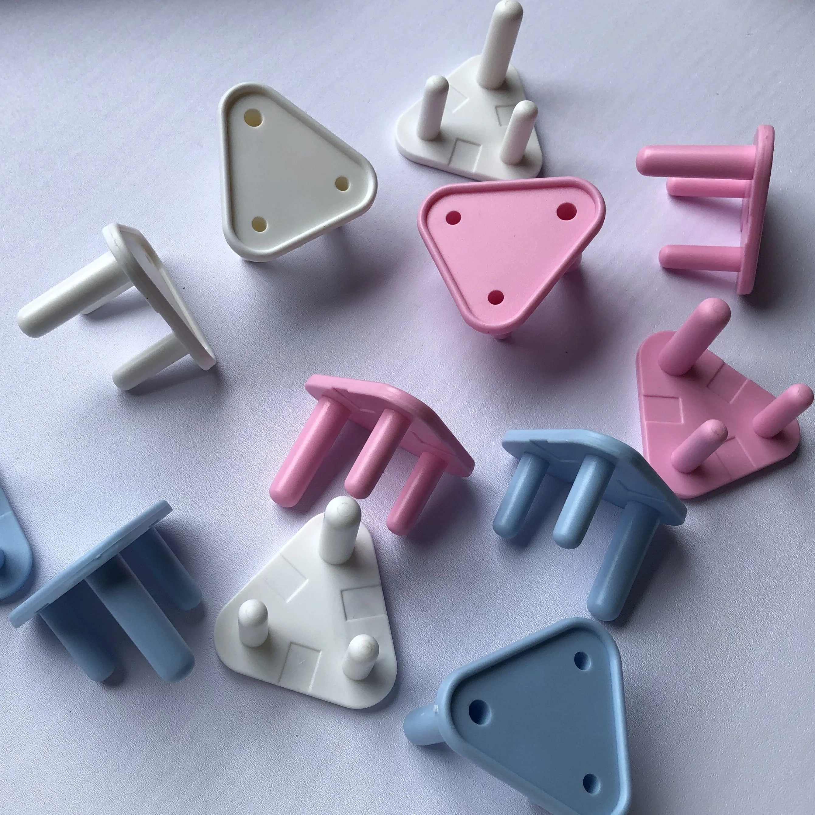 Hot Sale South African Type Multiple Socket Plastic Colorful Protect Cover Plug Electrical Plug 16A Standard Grounding IEC 250V~