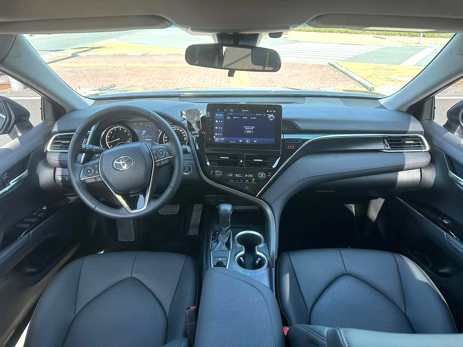 Японский Подержанный автомобиль Япония Toyota Camry 2.5L FWD Автомобильные Кожаные сиденья автоматическая механическая коробка передач R18 шины заднее топливо