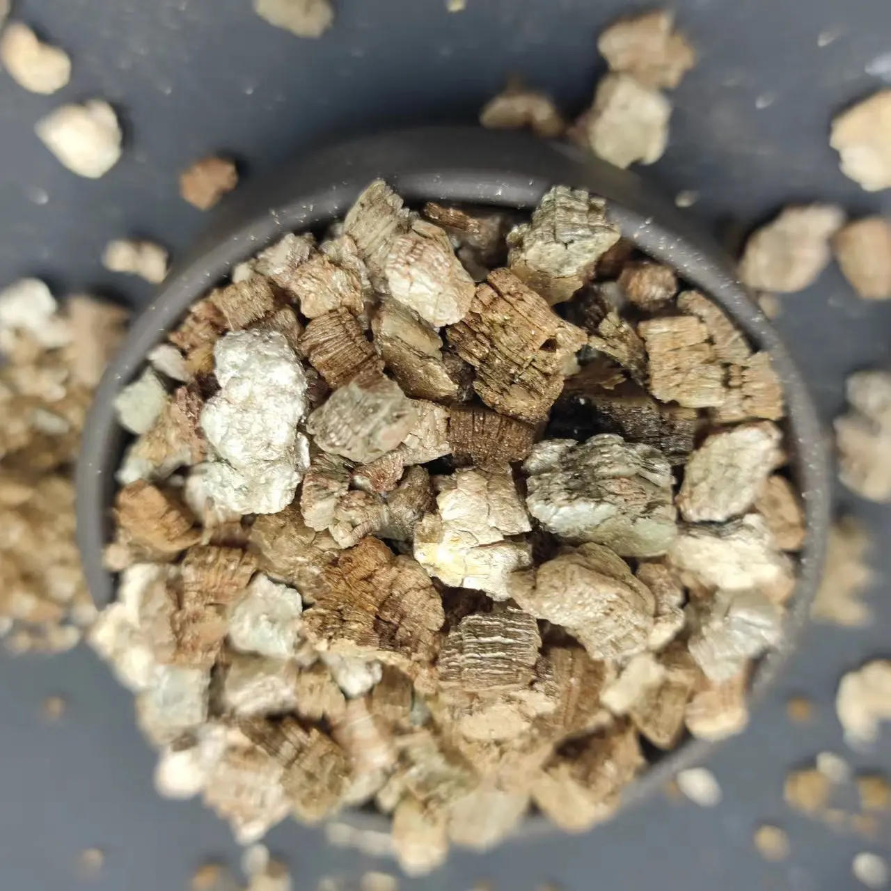 Hot Sale Expanded Vermiculite Perlite 20-40mesh Vermiculite Powder for Nursery Substrate Gardening Planting