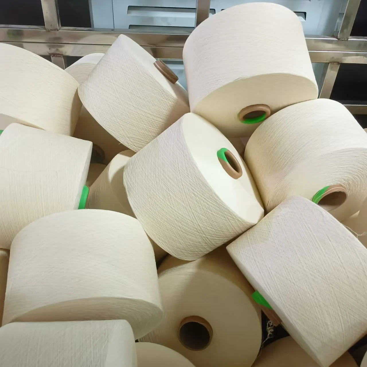 White OE cotton yarn for knitting or weaving