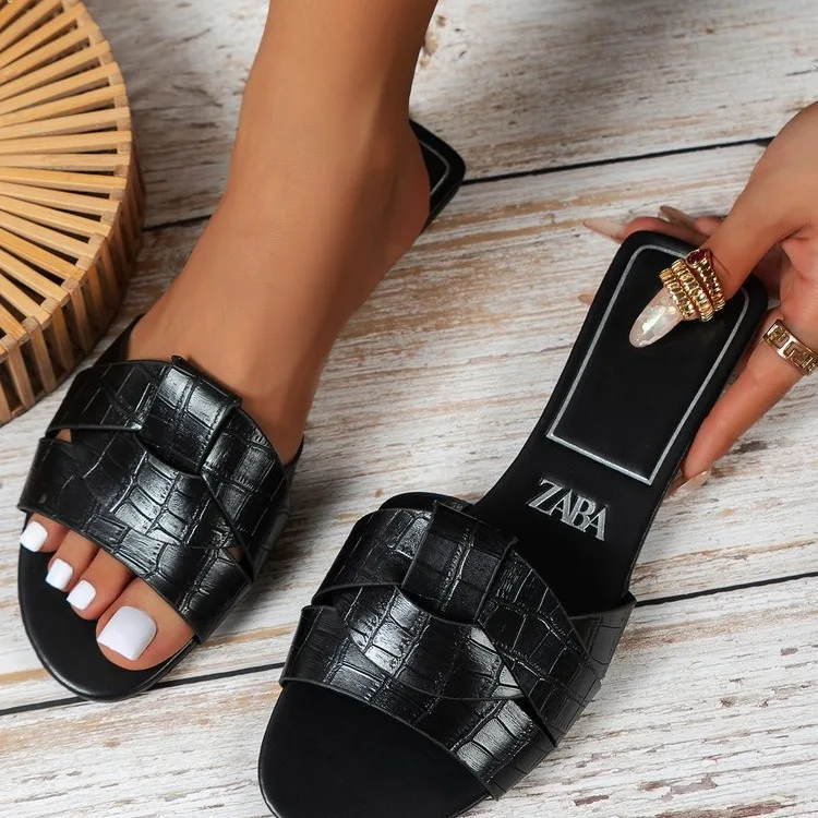 Senchen New Arrivals Ladies Classic Woven Leather Belt Flat Slippers Fashionable Outdoor Beach Open Toe Cross Strap Sandals