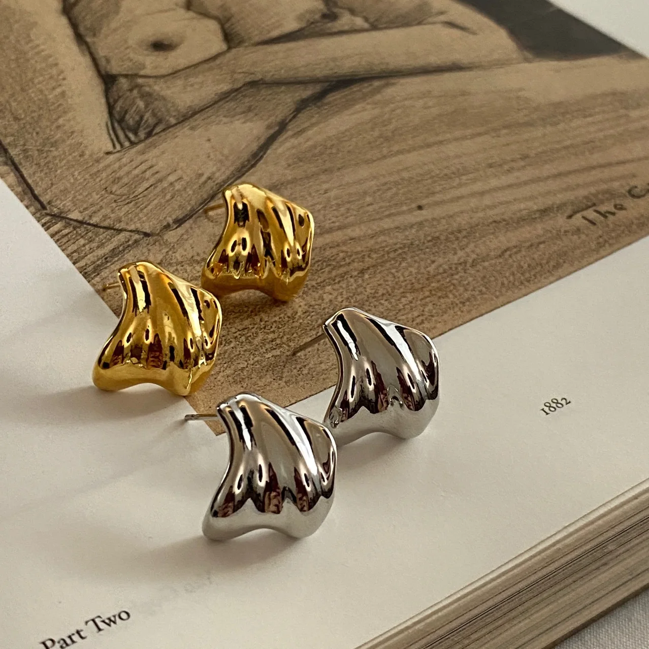 Classic Fashion Waterproof  Copper  Jewelry Twisted Texture Chunky Hoop Earring for Women