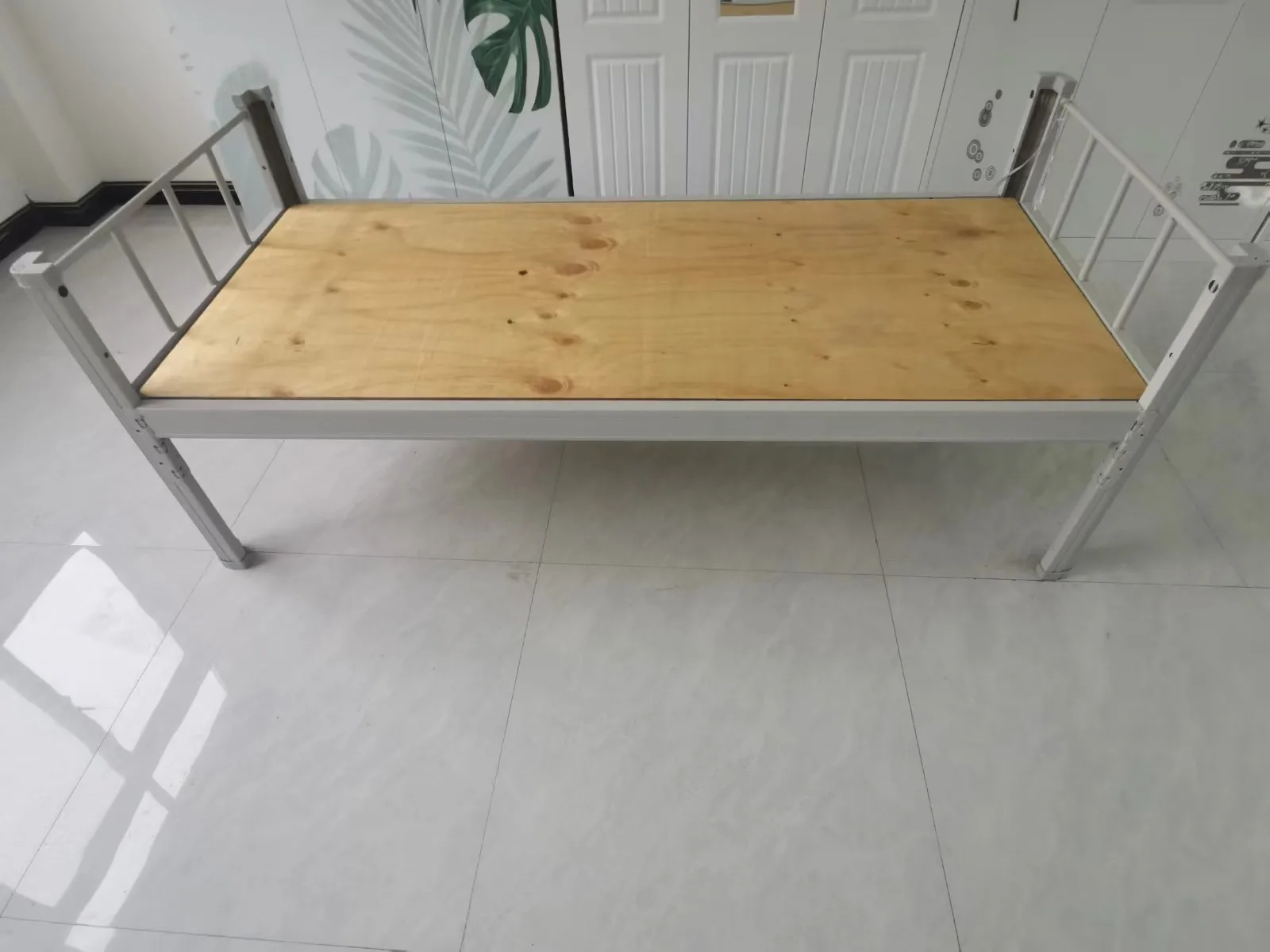 Super quality Steel Single bed Strong heavy duty bed frame with wooden board Metal bed for adults