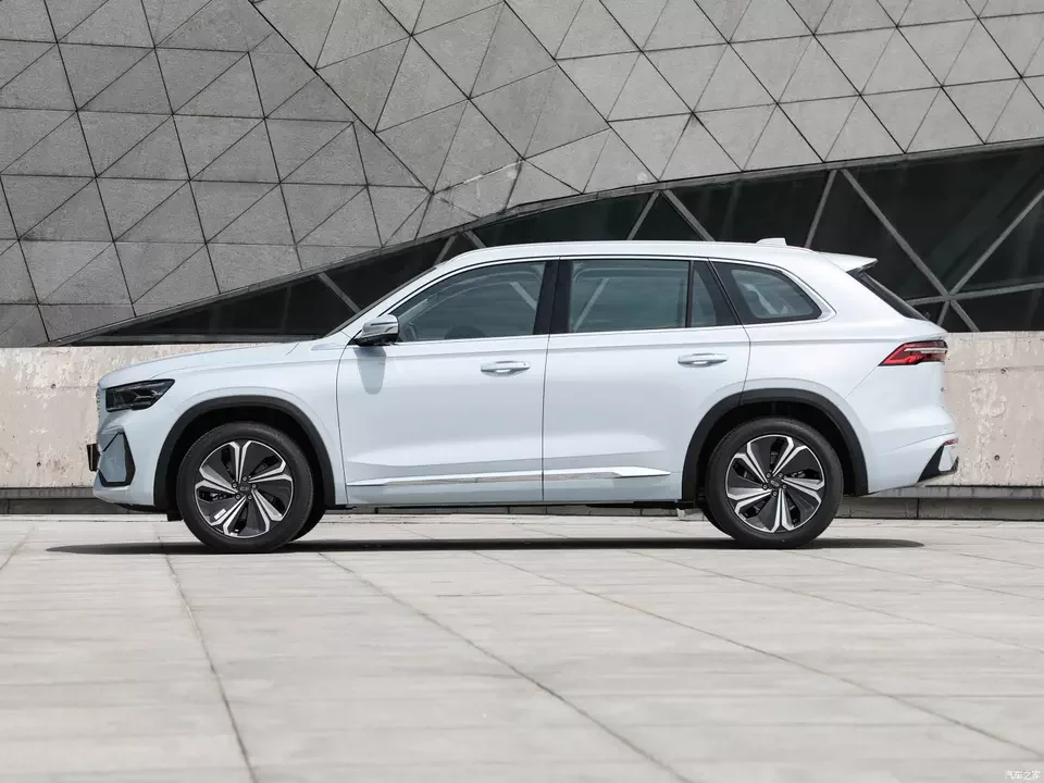 YYC in stock Geely cars Cheap Geely Binyue Cars Left Hand Drive CarModel 1.5 Turbo 177HP 5 Doors 5 Seats ev Car for Sale