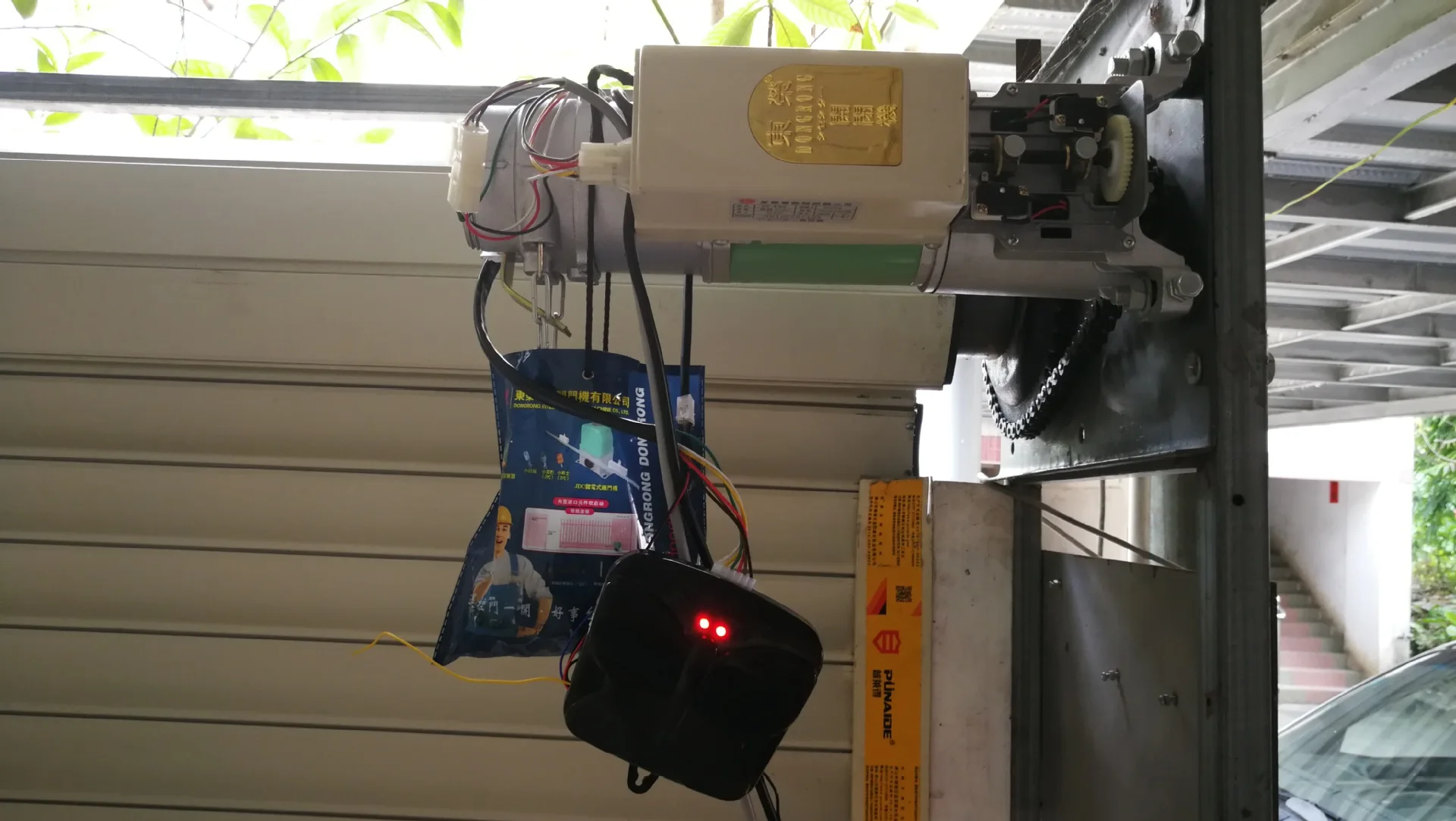 AC 110V 60Hz 300kg chain drive side mounted anti drop remote control automatic electric rolling shutter door motor