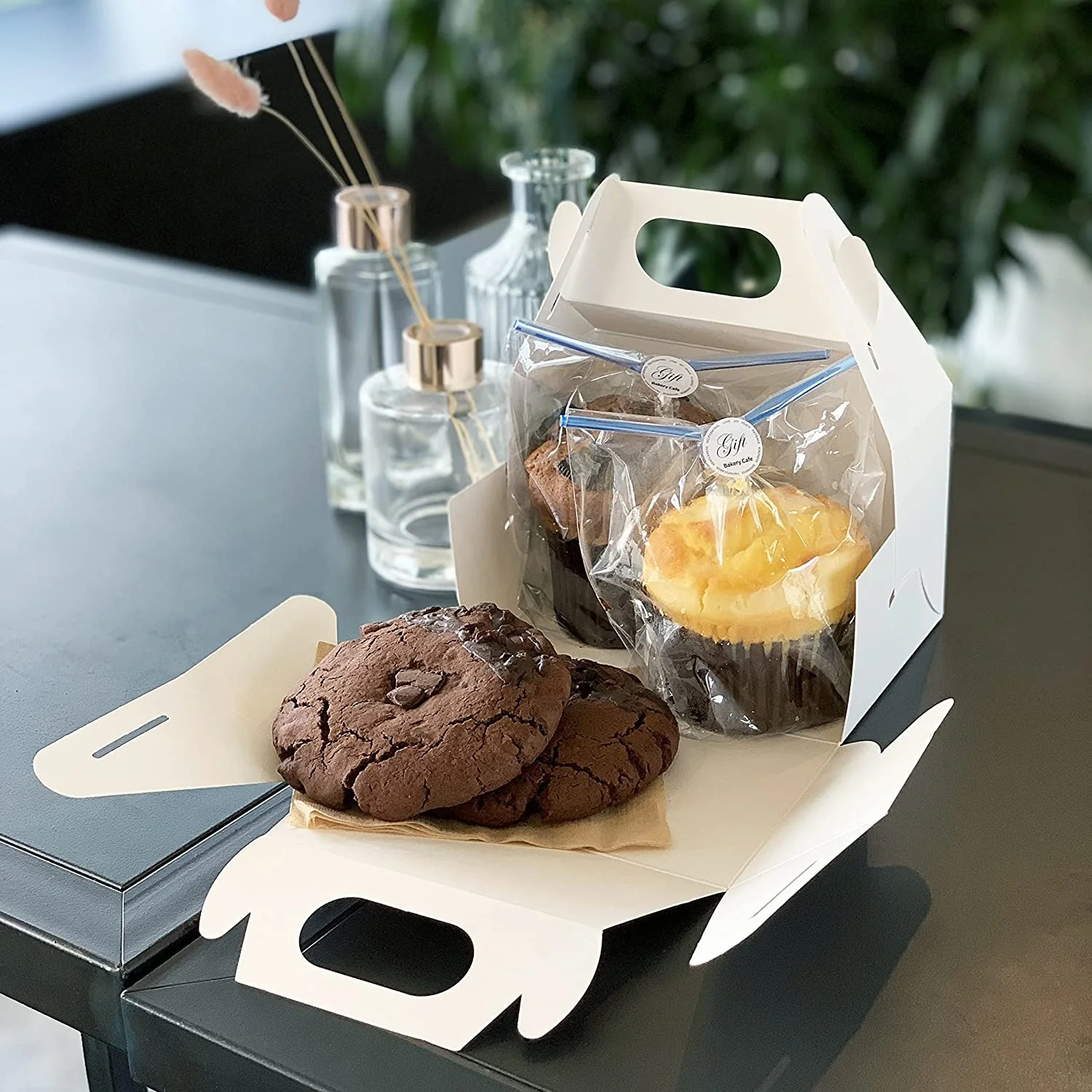 Luxury food container paper packaging cake gift cupcake box with handle for custom food box packaging