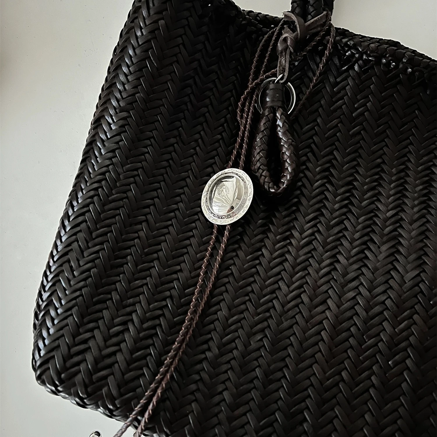 Daidan Environmental Brass Shield Leather Rope Sweater Chain Adjustable Boho Bolo Tie Necklace