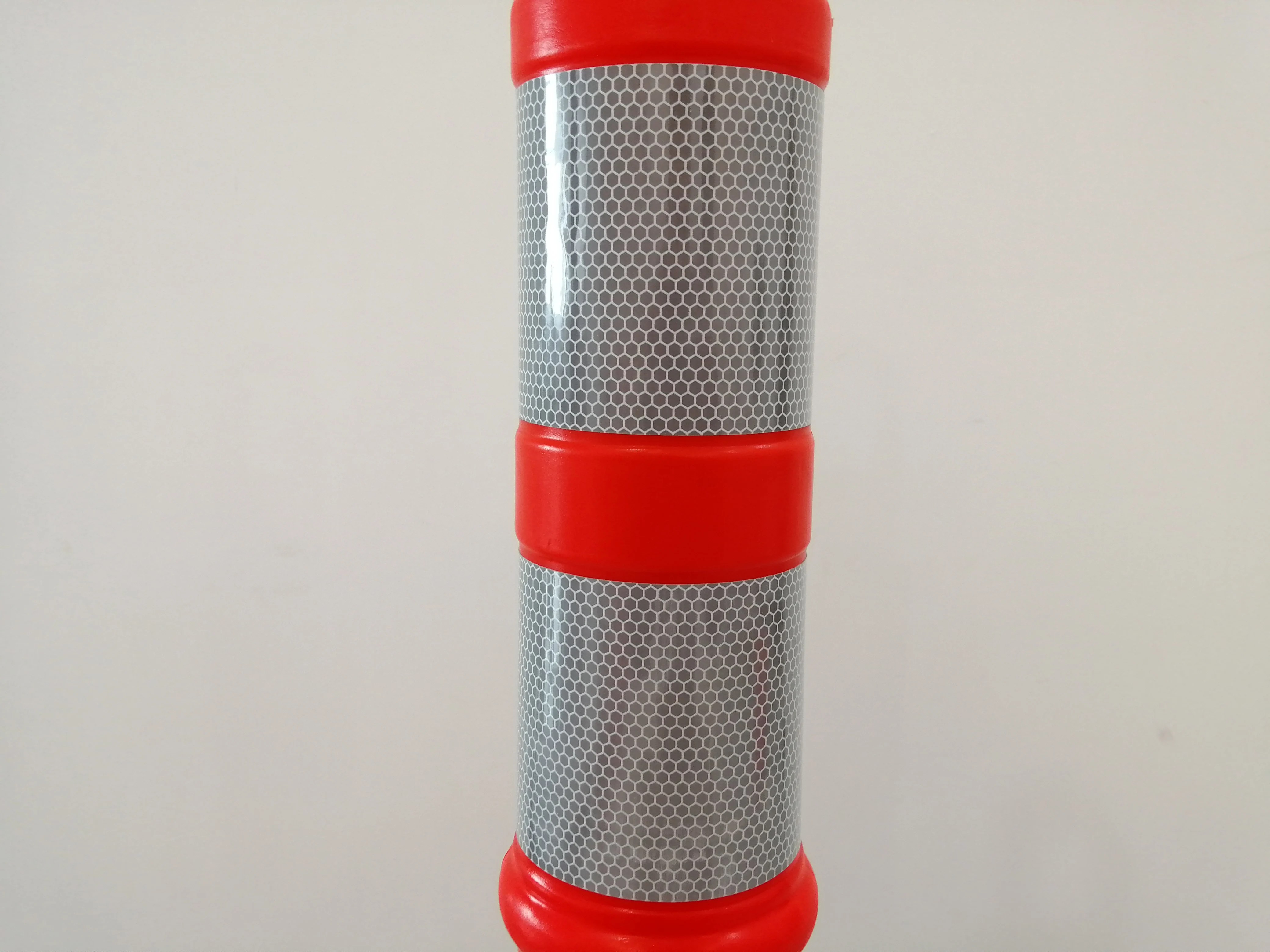 Heavy- Duty Road Cone Flexible Delineator Spring Post Plastic Loop Tube Traffic Bollard Warning Parking Block With Rubber Base