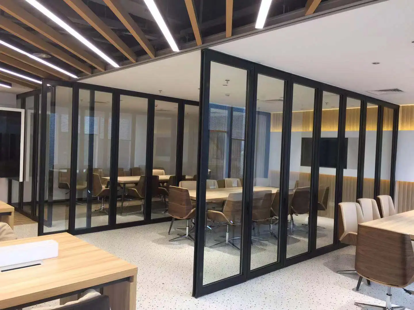 High Quality Cheap New Design  Movable  Partition Wall Panel Wooden Sliding Operable Office Partition Wall