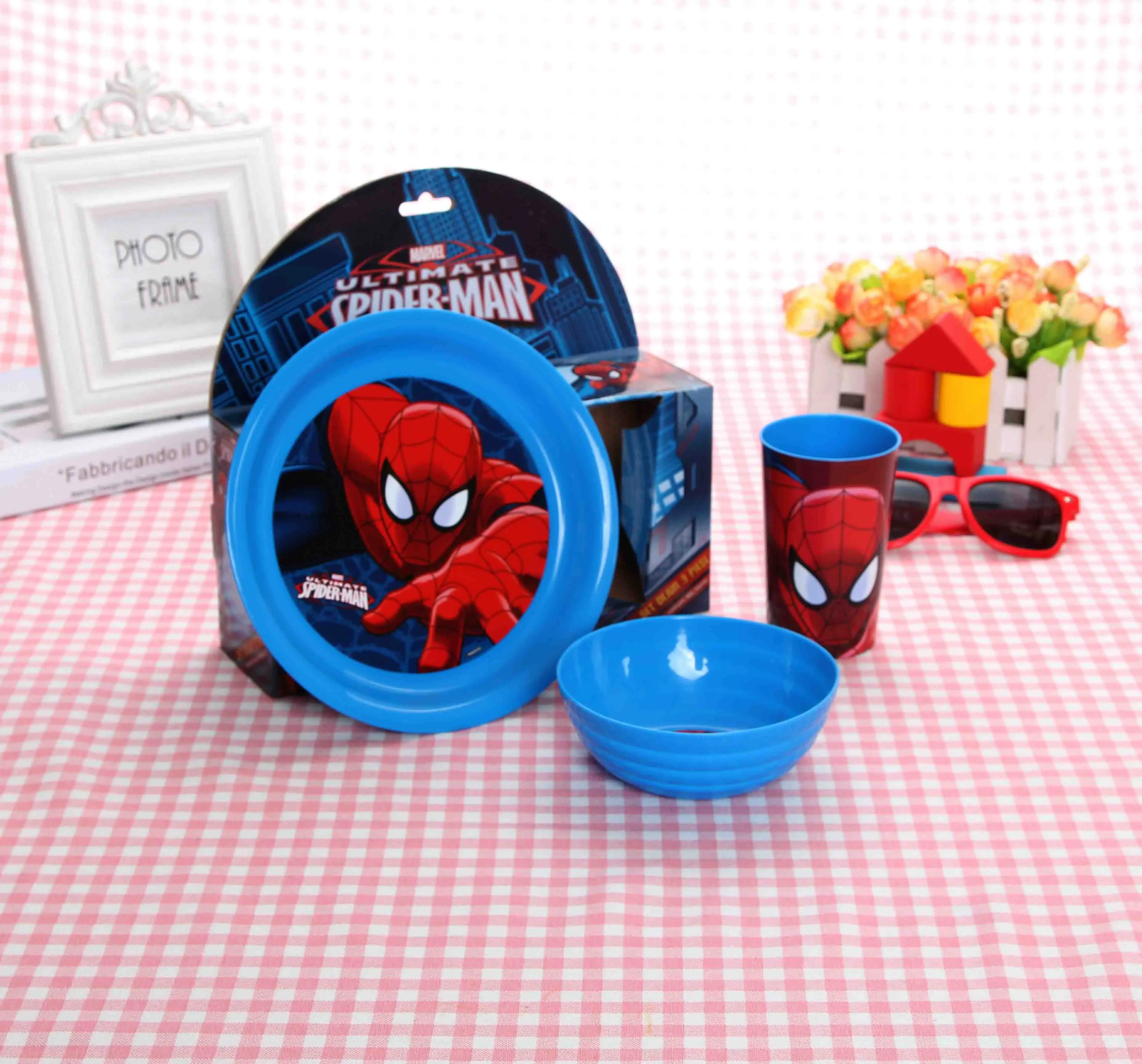 3 пластиковых салата с тарелкой и чашкой по конкурентоспособной цене