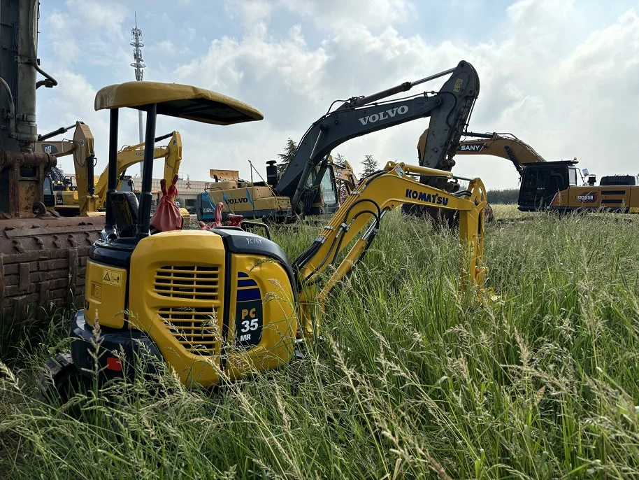 Мини-экскаватор Komatsu PC01 небольшой 2 тонны 3 гусеничный экскаватор