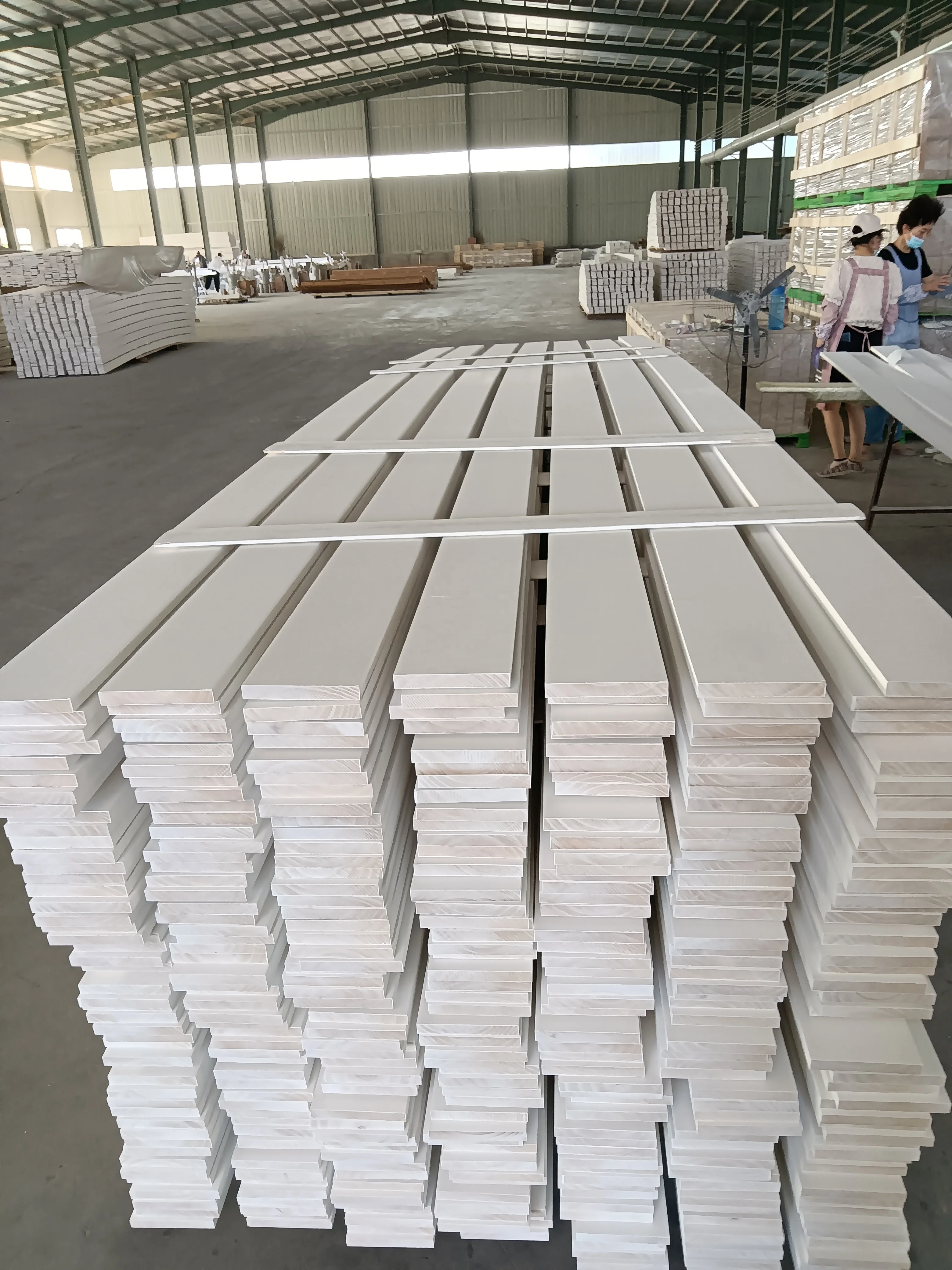 OEM/ODM White Primed Wall Trim Baseboards Skirting Boards Wood Mouldings