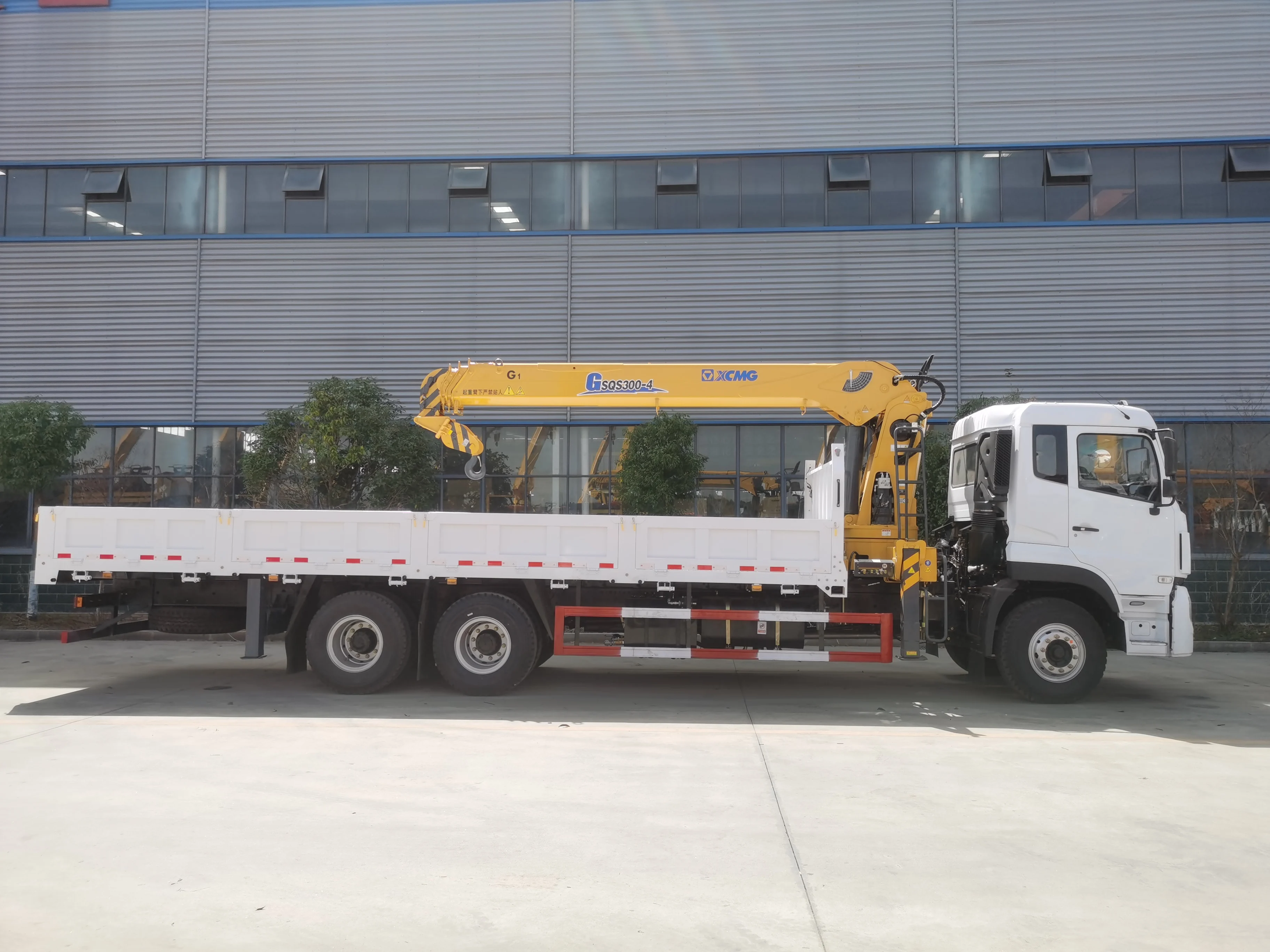 Qingling ISUZU Heavy Truck 14 Tons Zhonglian Sany Crane Option Automatic Transmission