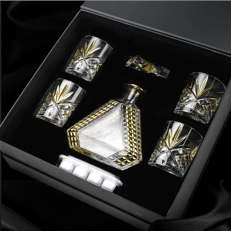 2022 Hot Sale Whiskey Decanter sets Crystal Whiskey Decanter with 4 Whiskey Glasses set