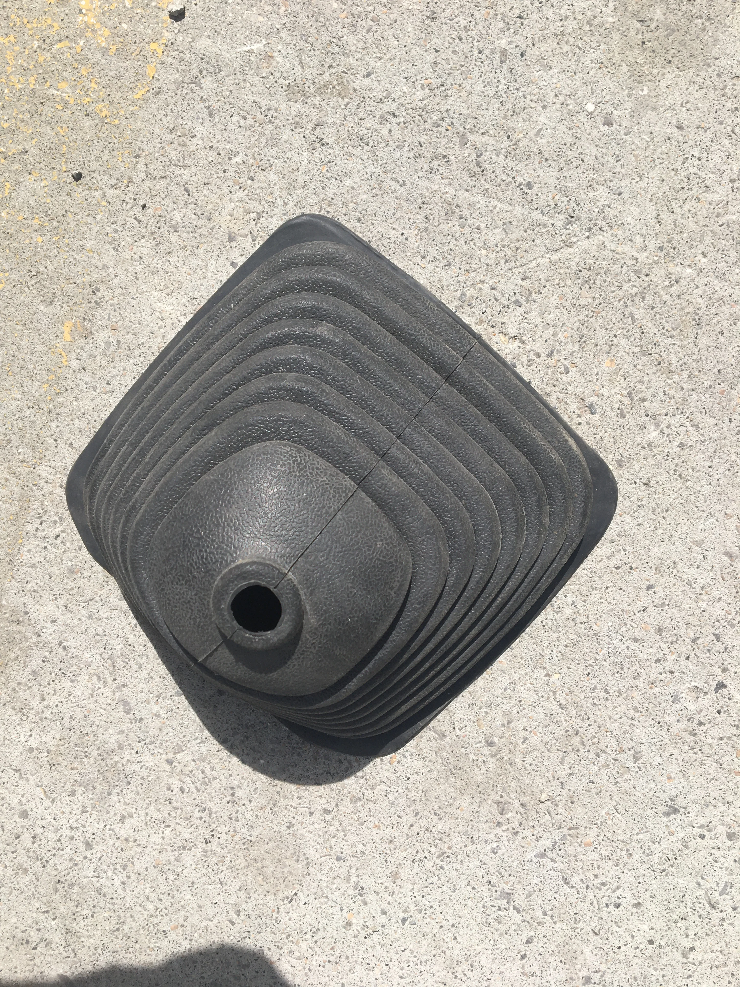 Sinotruk Howo light truck spare parts LG9704240014 howo gear shift knob shift dust cover