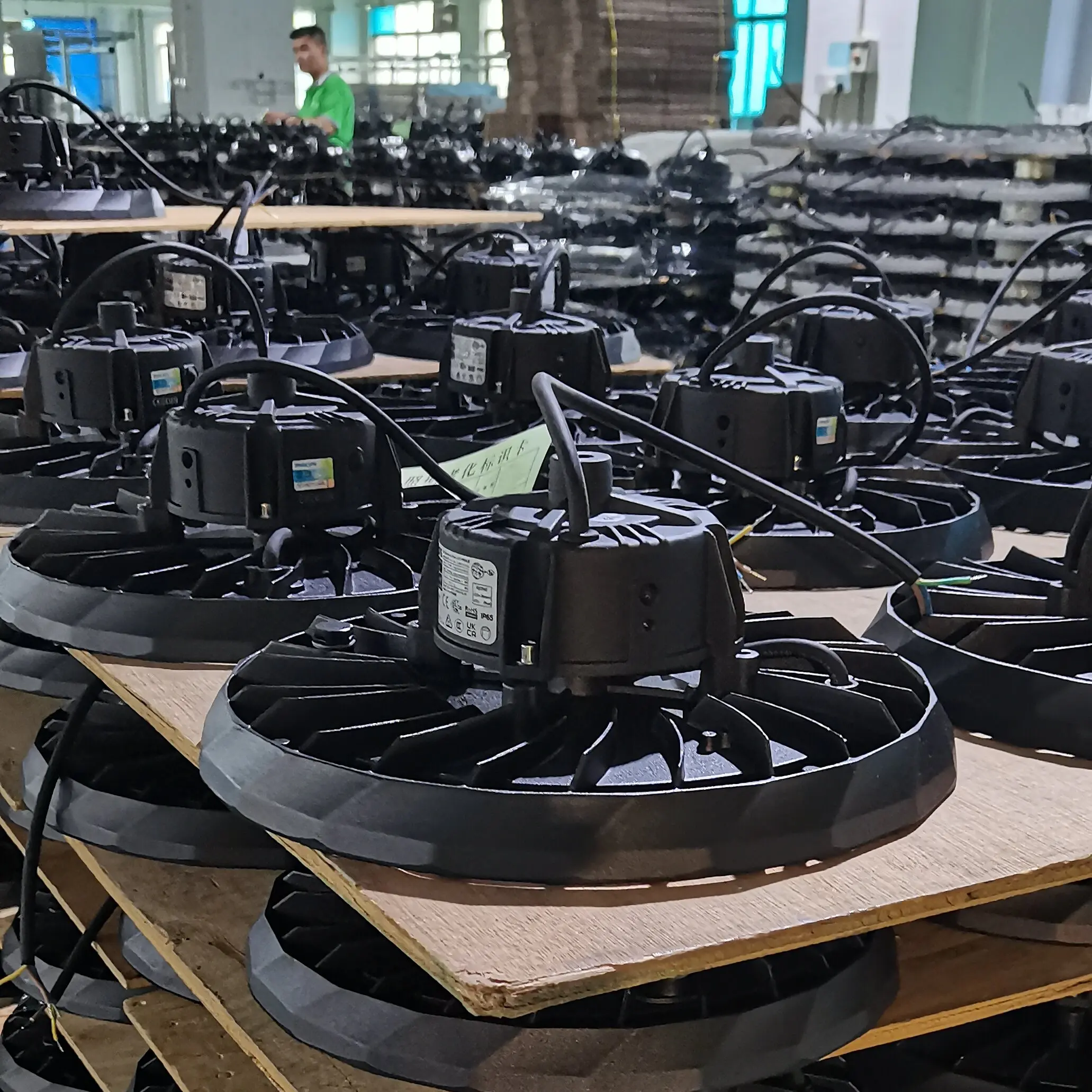 Aixuan Industrial Led Warehouse Bay Light Dimmable Waterproof Ip65 100 Watt 150 Watt Ufo High Bay Light LED 200W