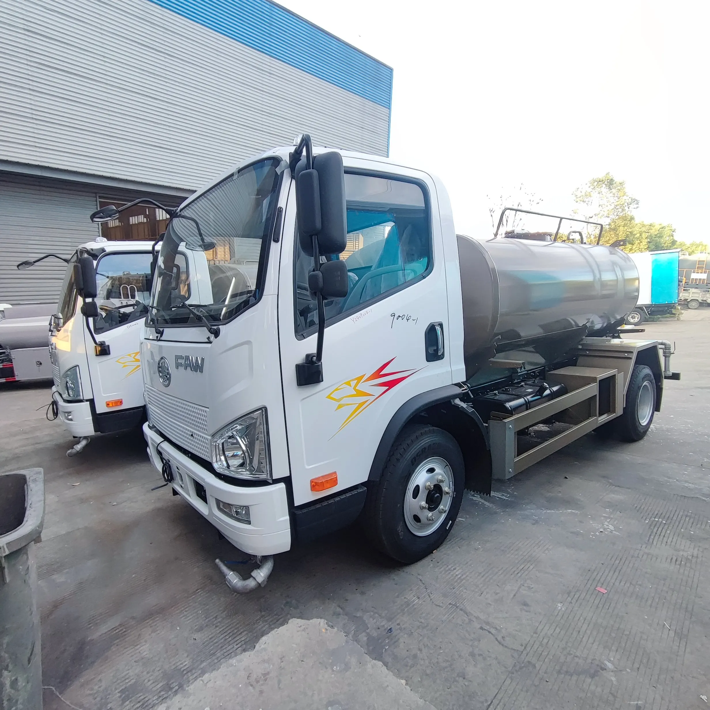 FAW Water Truck Low Price Water Transport Truck 6CBM Garden Greening Sprinklers Carbon Steel Sprinkler fire truck