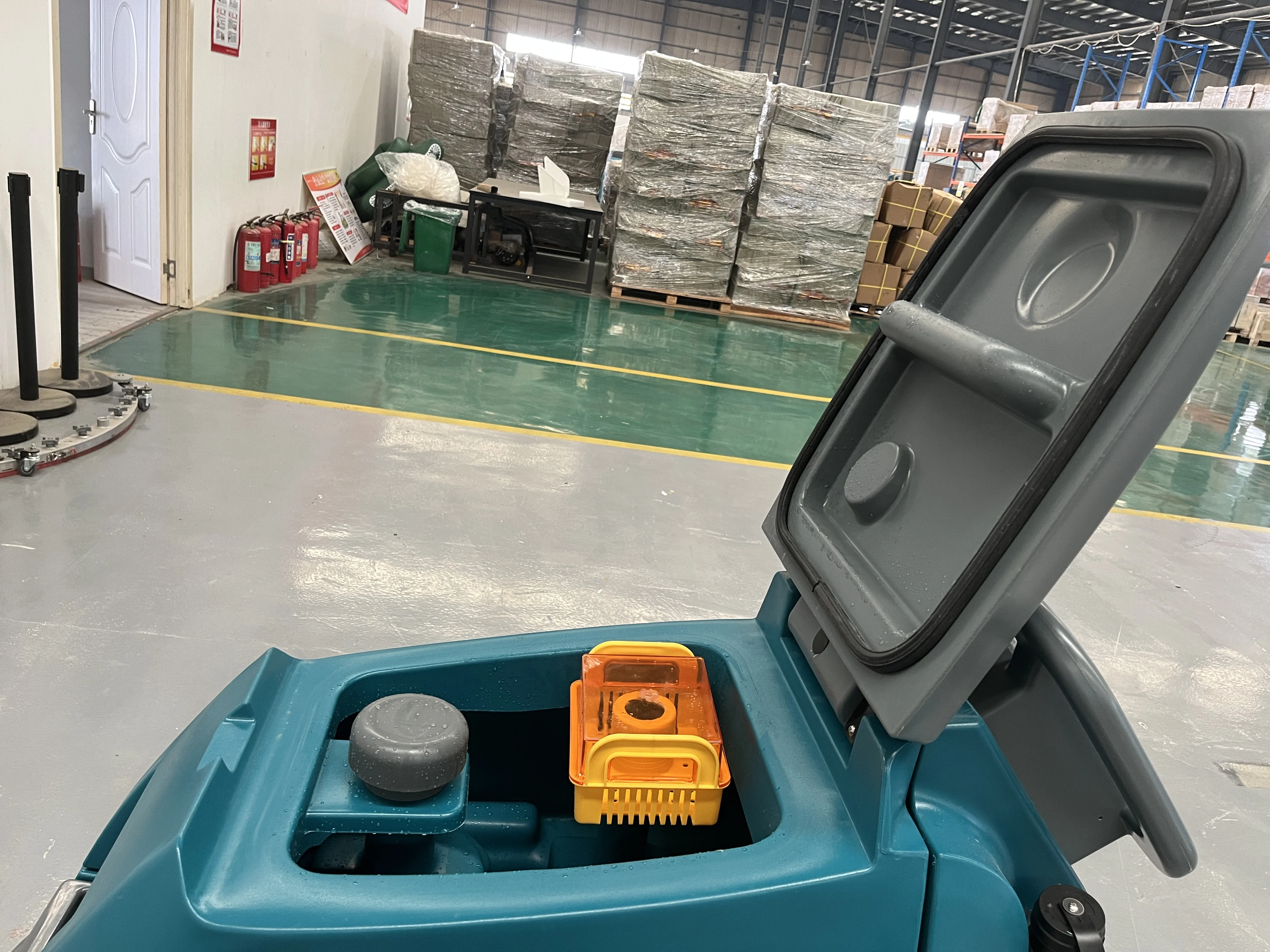 IronBee JB50 Walk Behind Floor Scrubber Cleaning Equipment 24V/870W 60L Industrial Road Floor Scrubber With Batteries