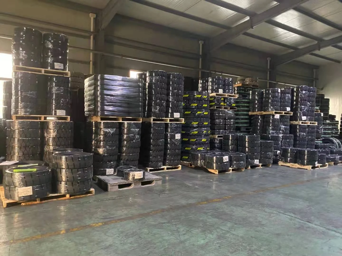 Wholesale Forklift Solid Tyre 22X16X16 Press On Solid Tires