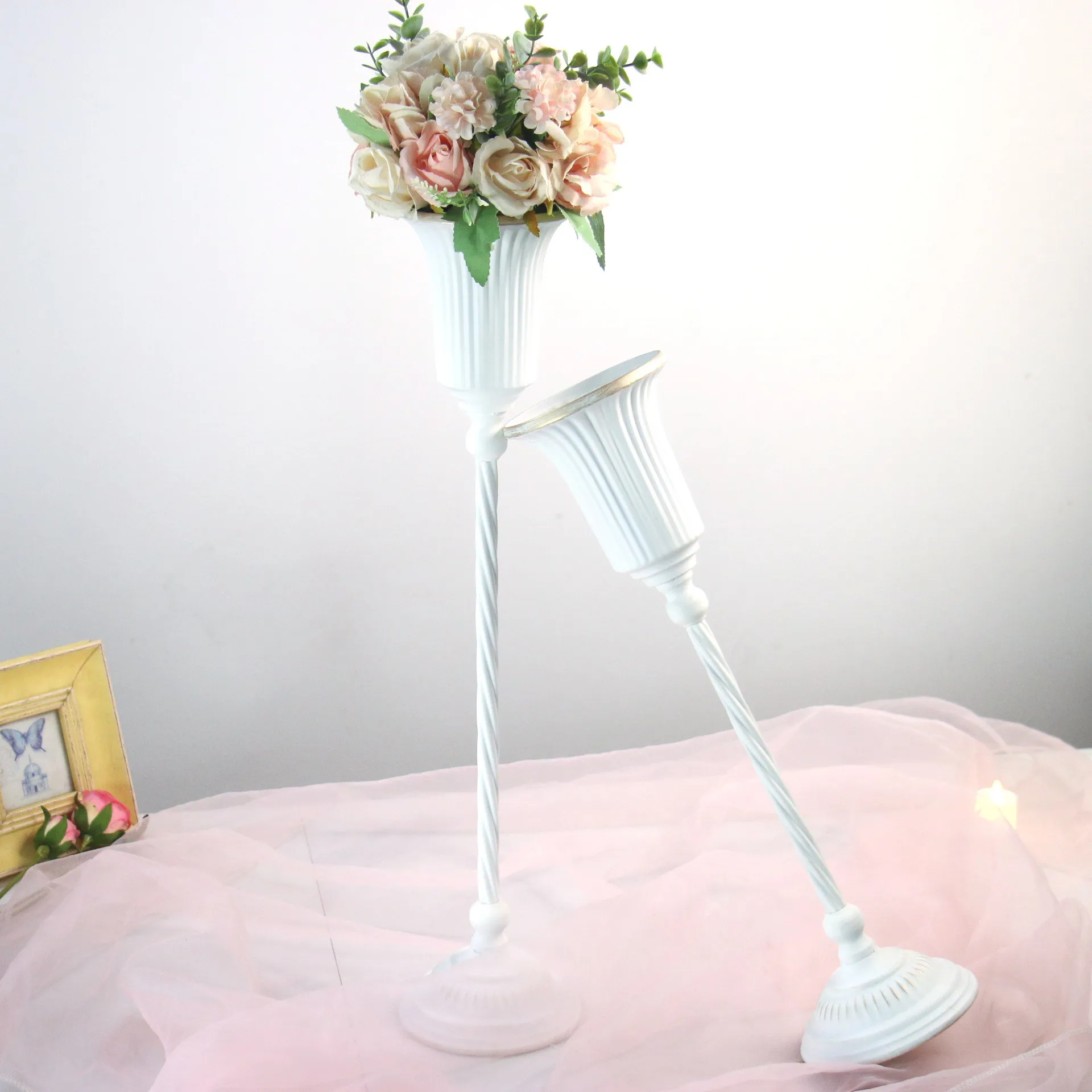 Wedding Prop Hotel Table Flower Retro Metal Candlestick Goblet Floral Vase Gold Candle Stand Decoration