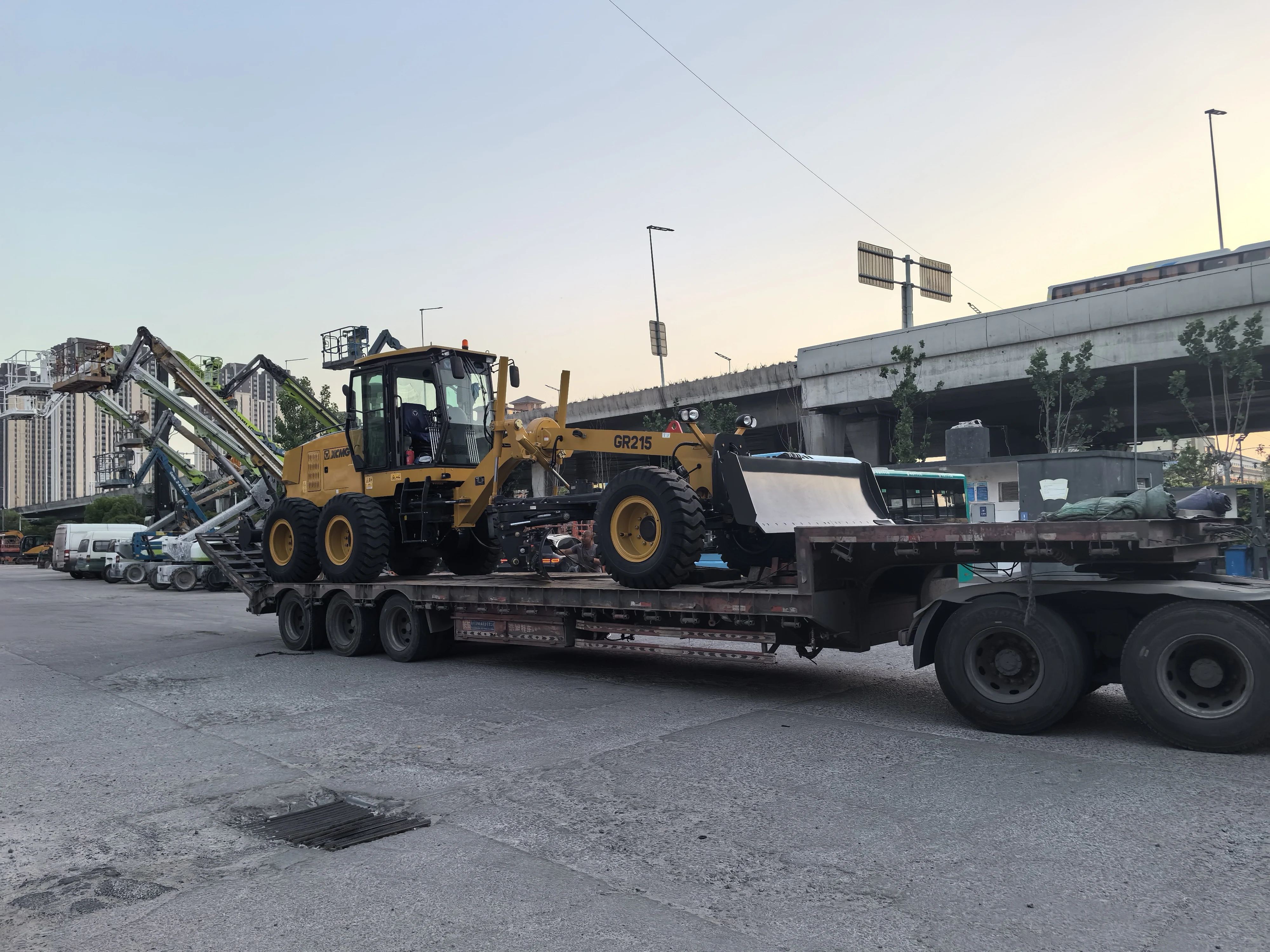 16.5 ton  215hp New Brand Motor Grader GR215 With Front Blade And Ripper Hot Sale In Mexico