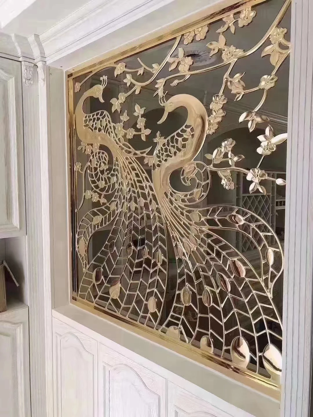 Factory price high quality custom Chinese style golden color screen partition