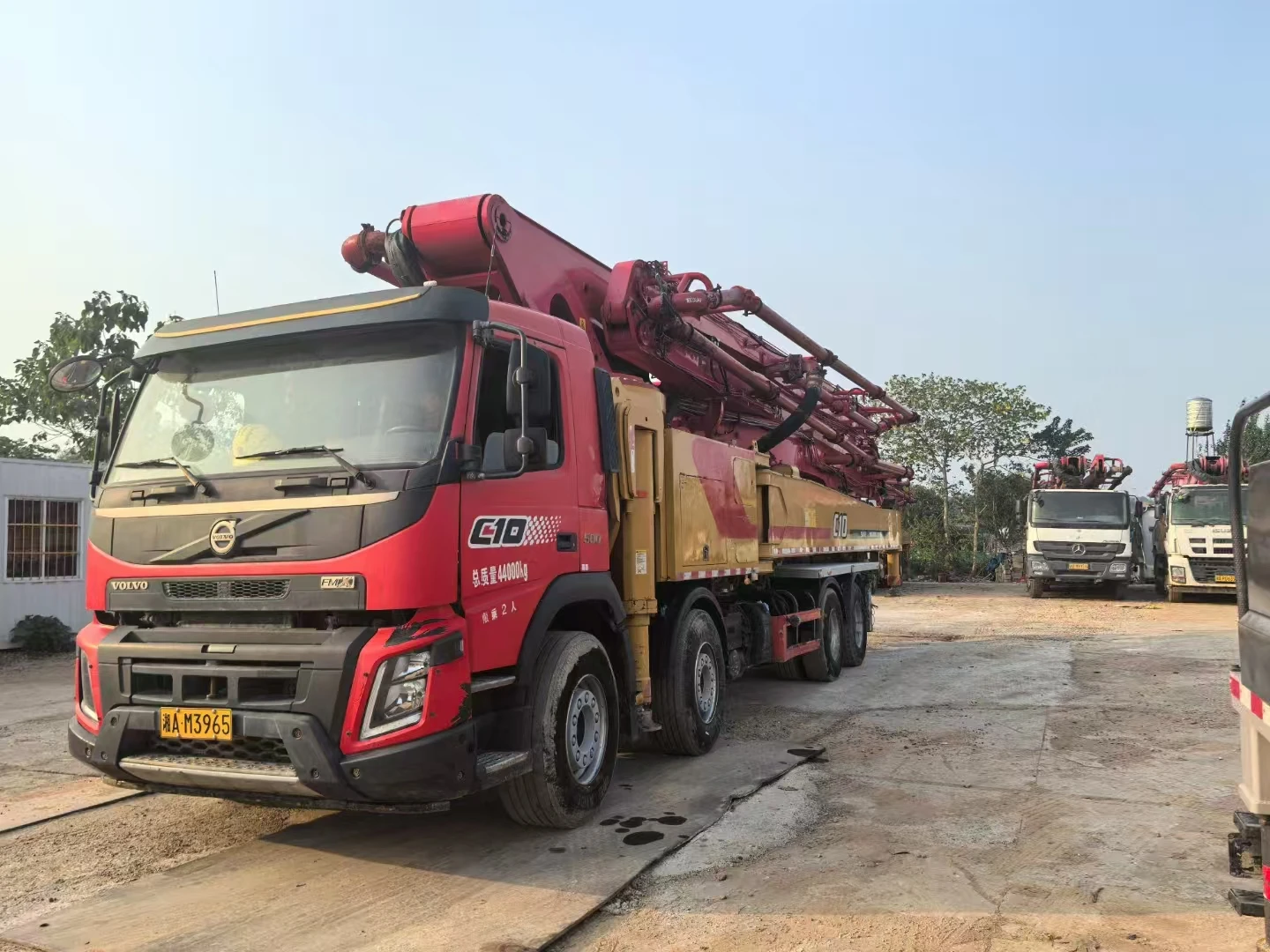 China Top Brand 62m Truck Mounted Boom Pump Diesel Powered Concrete Placer Featuring Core Components Engine and Motor for Sale