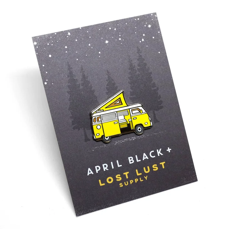 Булавки поставщик аниме значок брошь Блестящий отворот штифт производитель Жесткий Мягкий пользовательский эмалированный штифт