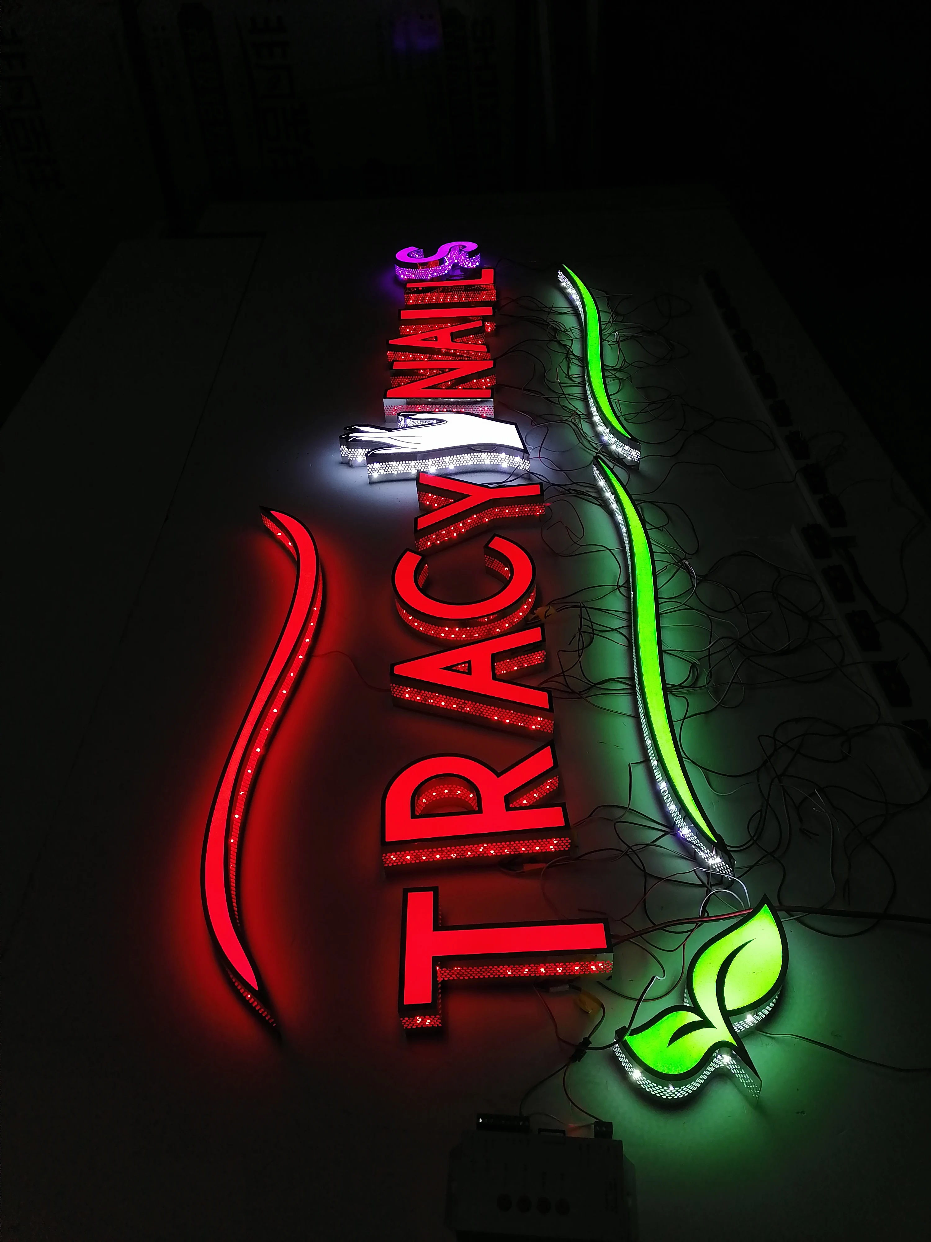 Наружный знак с подсветкой букв 3d акриловый логотипом канал буква Rgb