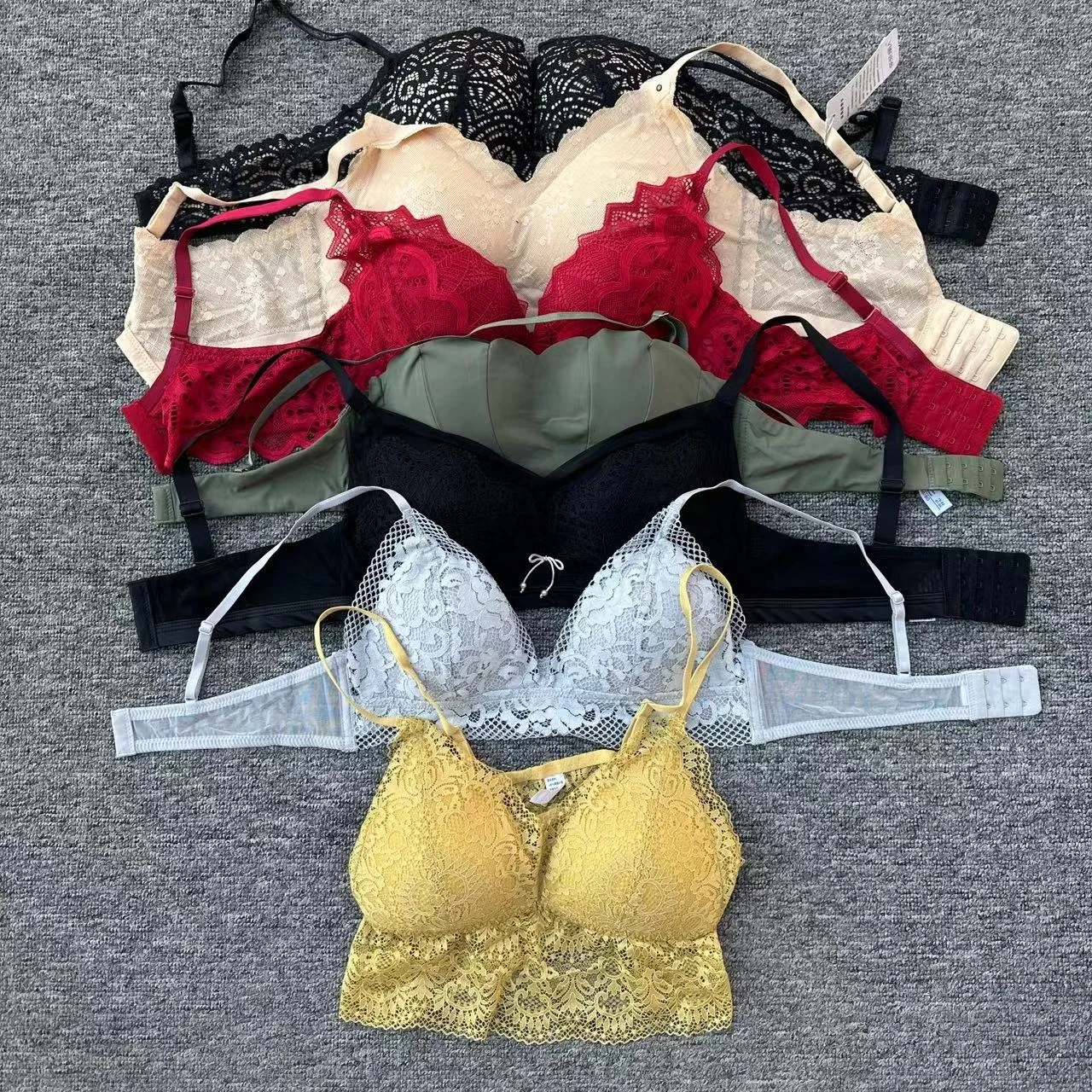 Factory direct selling of cheap fashion bras stock lot clear global trade through Internet website Venezuela Armenia etc.market