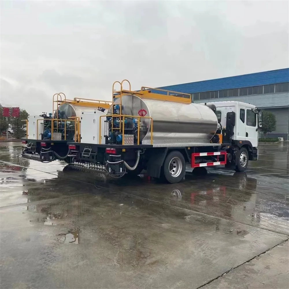 China Dongfeng 12m3 12000L Automatic Bitumen Sprayer Asphalt Distributor Truck With Tank Capacity