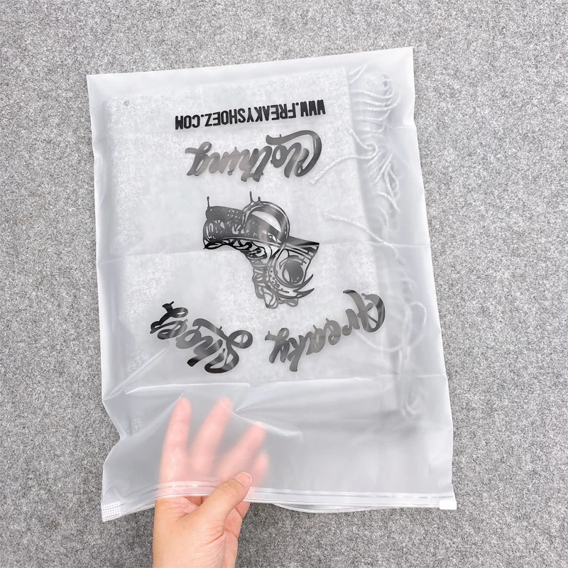 Пользовательская биоразлагаемая водонепроницаемая ПВХ сумка на застежке-молнии, индивидуальный Матовый печатный Пластиковый упаковочный пакет для одежды