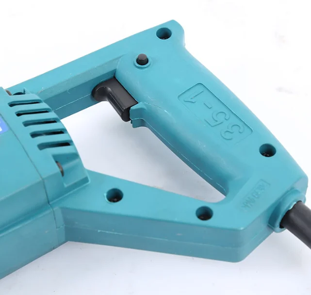 Портативный подключаемый вибратор для уплотнения бетона