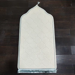 Wholesale luxury thick padded anti slip prayer mat carpet arabic muslim islamic special-shaped prayer rug With tassel
