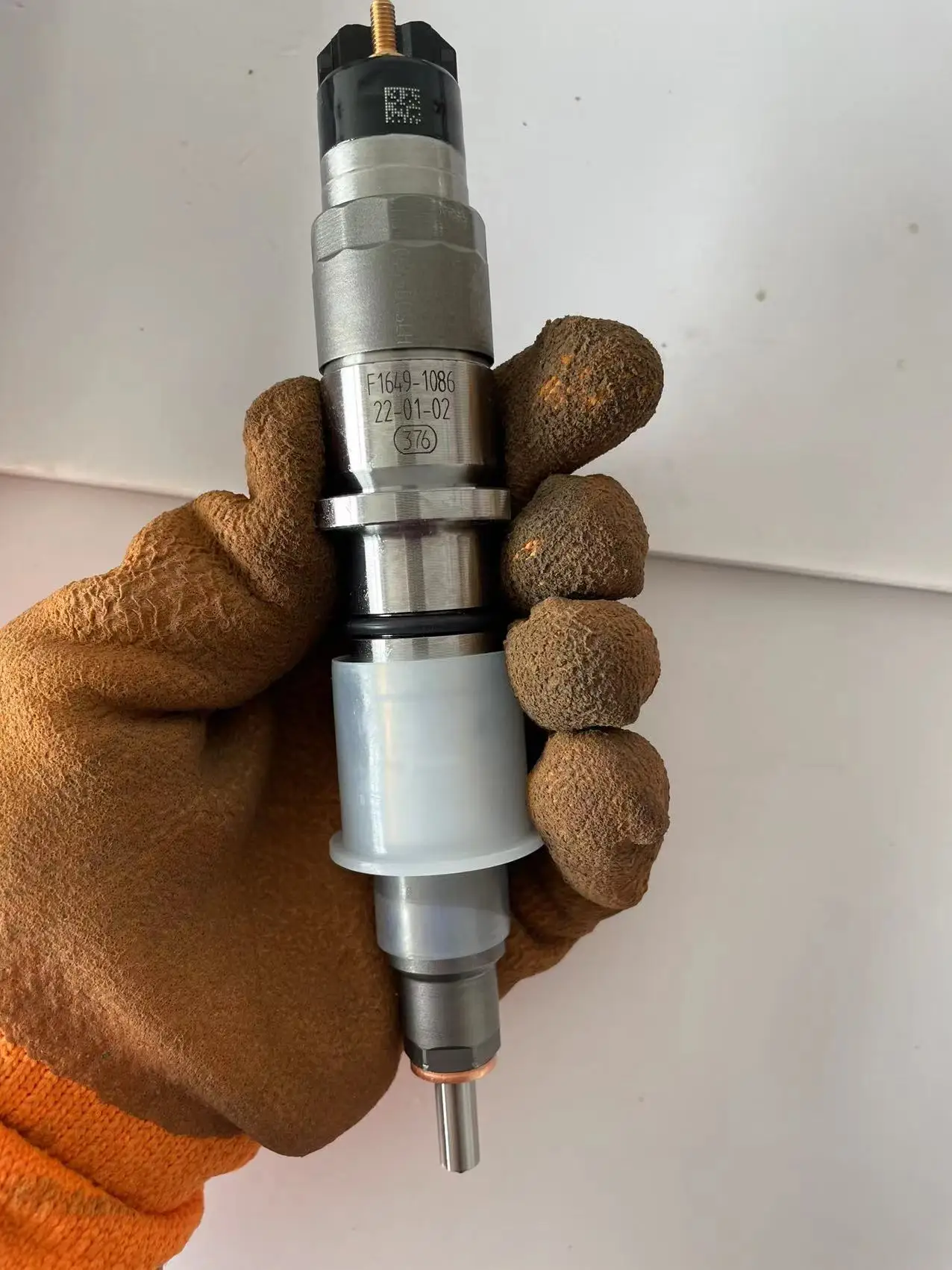 High Quality Common Rail Fuel Injector  6754-11-3010  with Stock Available and Fast Delivery for BOSCH