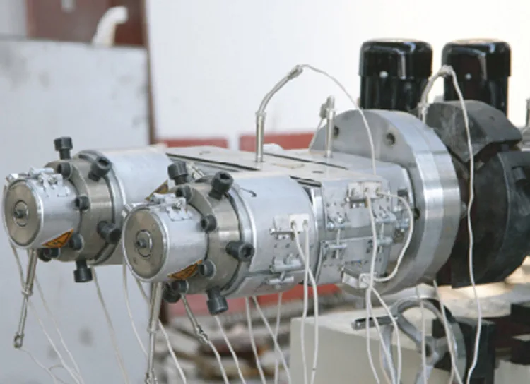 Small plastic sheet filament extruding machine