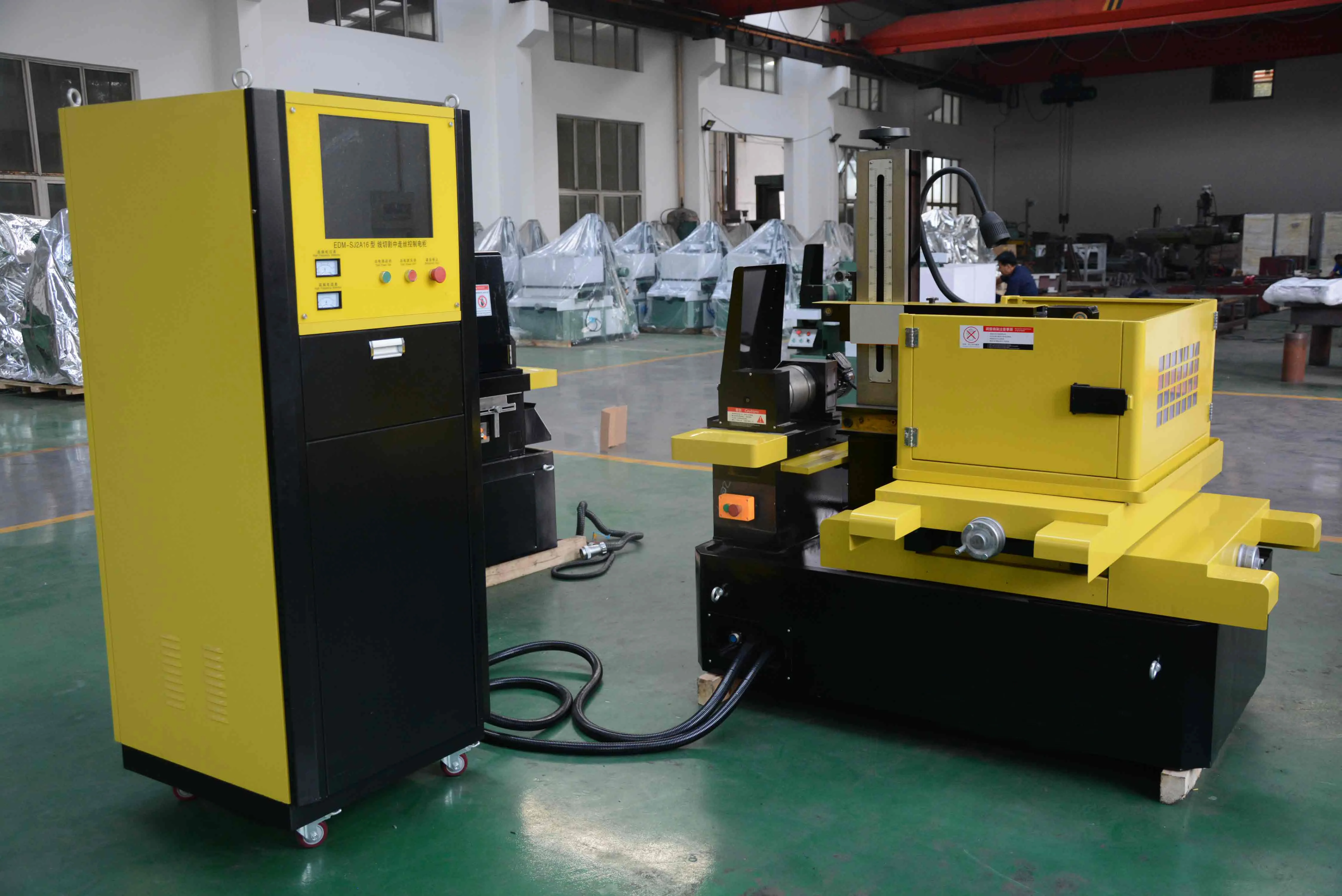 DK7740 cnc wire edm machine edm wire cutting machine with servo motor Discharger
