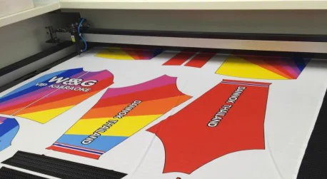 Easy To Operate Automatic Feeding Textiles Shirt Fabric Laser Fabric Cutting Machine