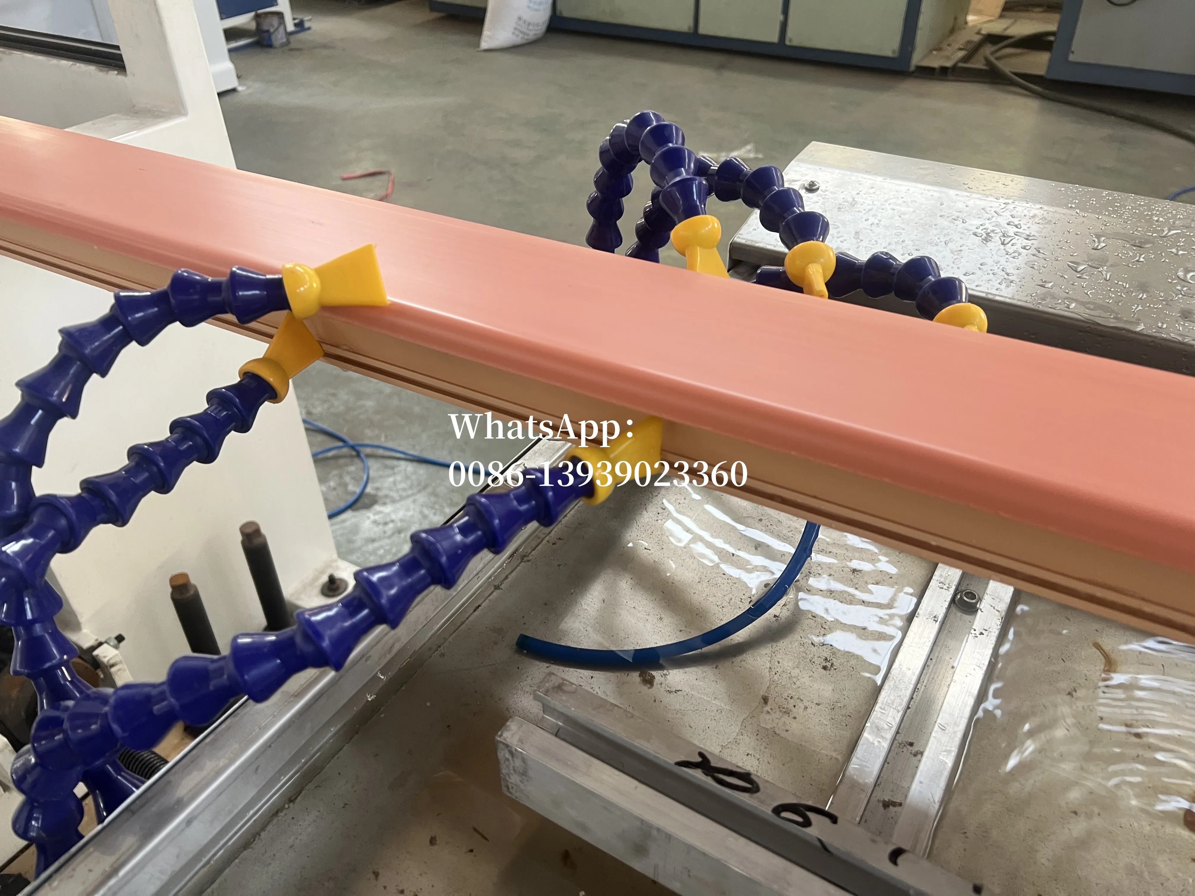 UPVC оконный и дверной профиль с прокладкой устройство для совместной экструзии производитель