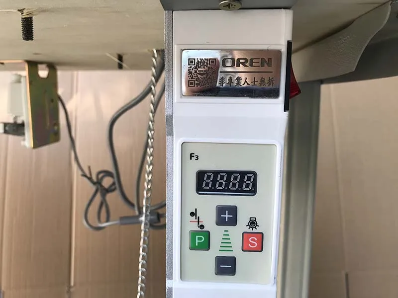 Double needle platform type crocheting longitudinal double stitch chain sewing machine RNV-008