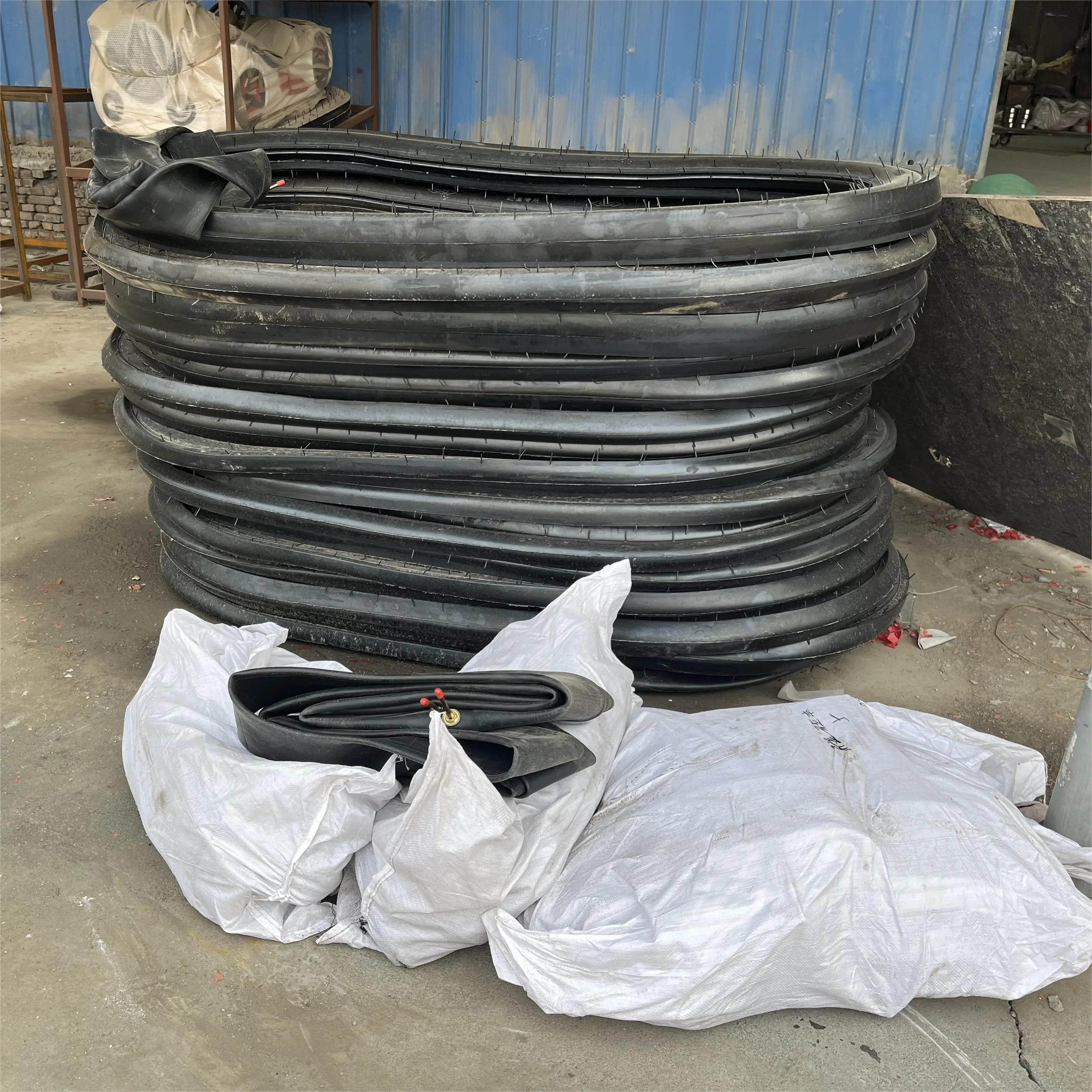 Factory directly  low price amusement park ride   bumper cars spare tires  neumaticos de los chocones amusement park facility